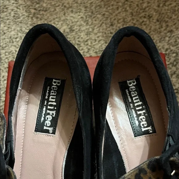 BeautiFeel Black Shoes with Leopard Accent - Picture 4 of 8